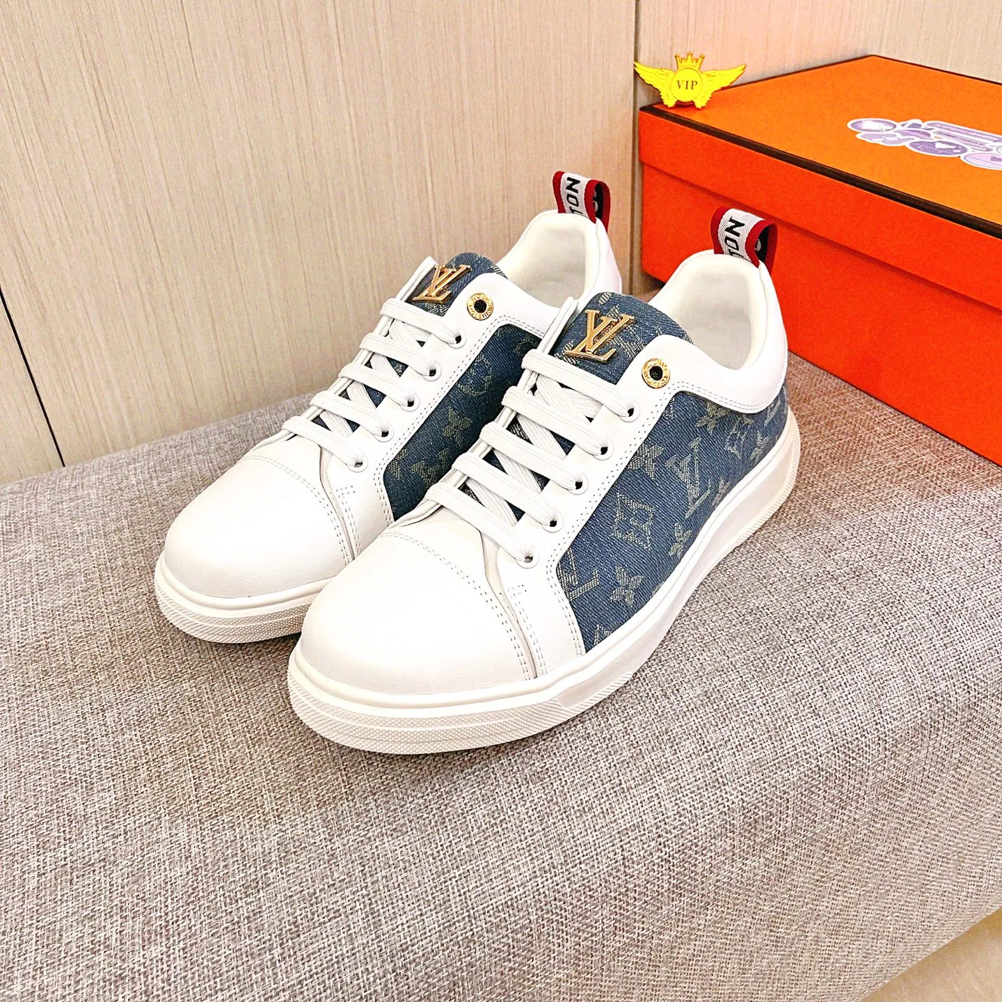 🚘🚘Factory batch 400💰[LV]🔥Louis Vuitton, high-end men's shoes brand, official website 1:1 latest masterpiece: the upper is made of first-layer cowhide imported from Italy with a comfortable and breathable lining➕original non-slip and wear-resistant outsole🔥, making walking more convenient and comfortable! An exclusive new model, a stunning work, a beautiful 1:1 replica [color] compared to the official quality! Create a fashionable personality to set off your uniqueness! A must-have for trendy men! Classic🔥Size: 38-44 Color: 🔥Multiple colors available🔥